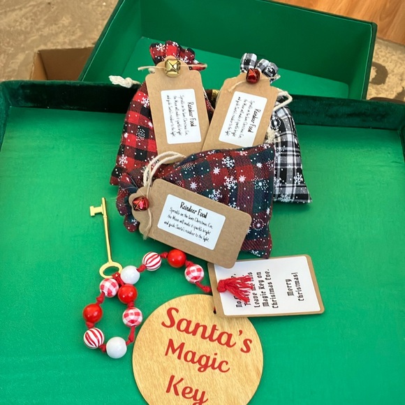 Christmas Eve gift set - 3 sacks of Reindeer food and Santa’s Magic Key - Picture 1 of 5